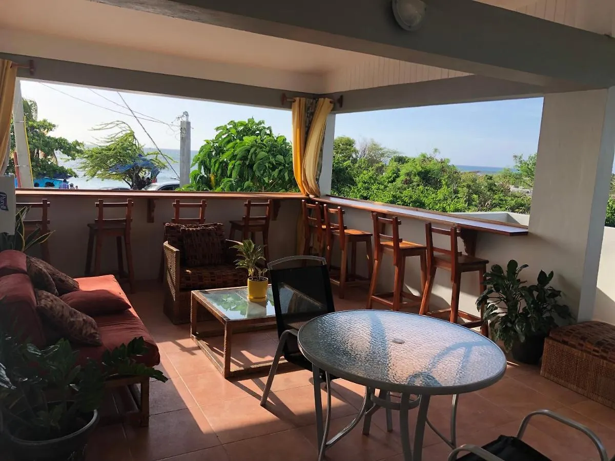 Airport Beach Hotel Бухта Монтего