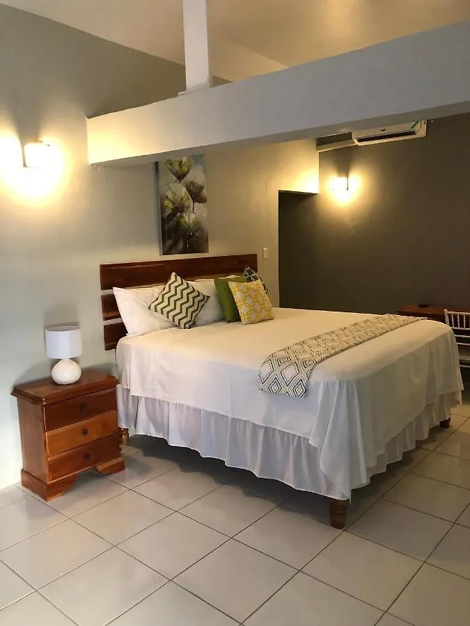 Airport Beach Hotel Бухта Монтего